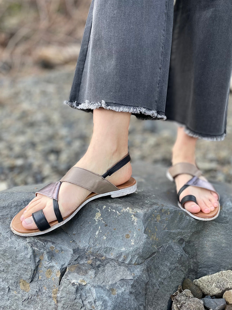 Bueno Yuki Metallic Leather Sandals